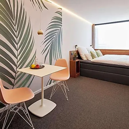 Hotel Tin - - Aus Hochwertig Ausgebauten Ueberseecontainern