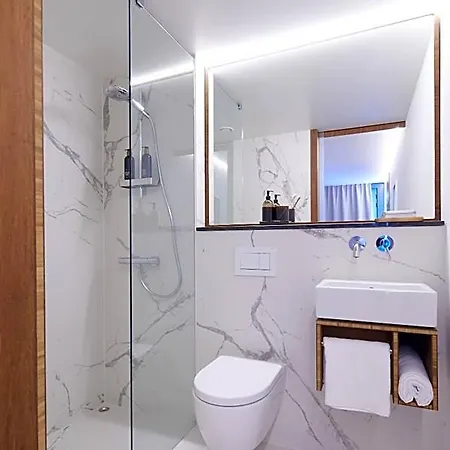 Tin - - Aus Hochwertig Ausgebauten Ueberseecontainern Hotel