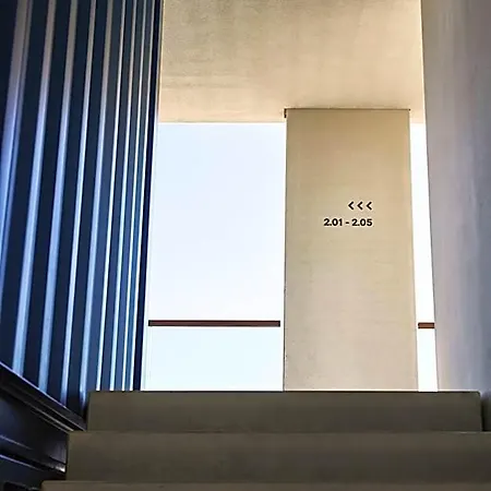 Tin - - Aus Hochwertig Ausgebauten Ueberseecontainern Hotel