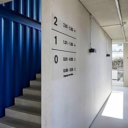Hotel Tin - - Aus Hochwertig Ausgebauten Ueberseecontainern