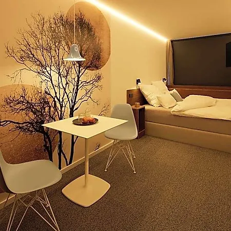 Hotel Tin - - Aus Hochwertig Ausgebauten Ueberseecontainern 3*