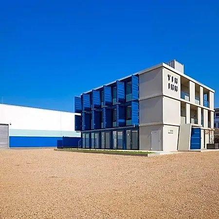 Tin - - Aus Hochwertig Ausgebauten Ueberseecontainern 3*